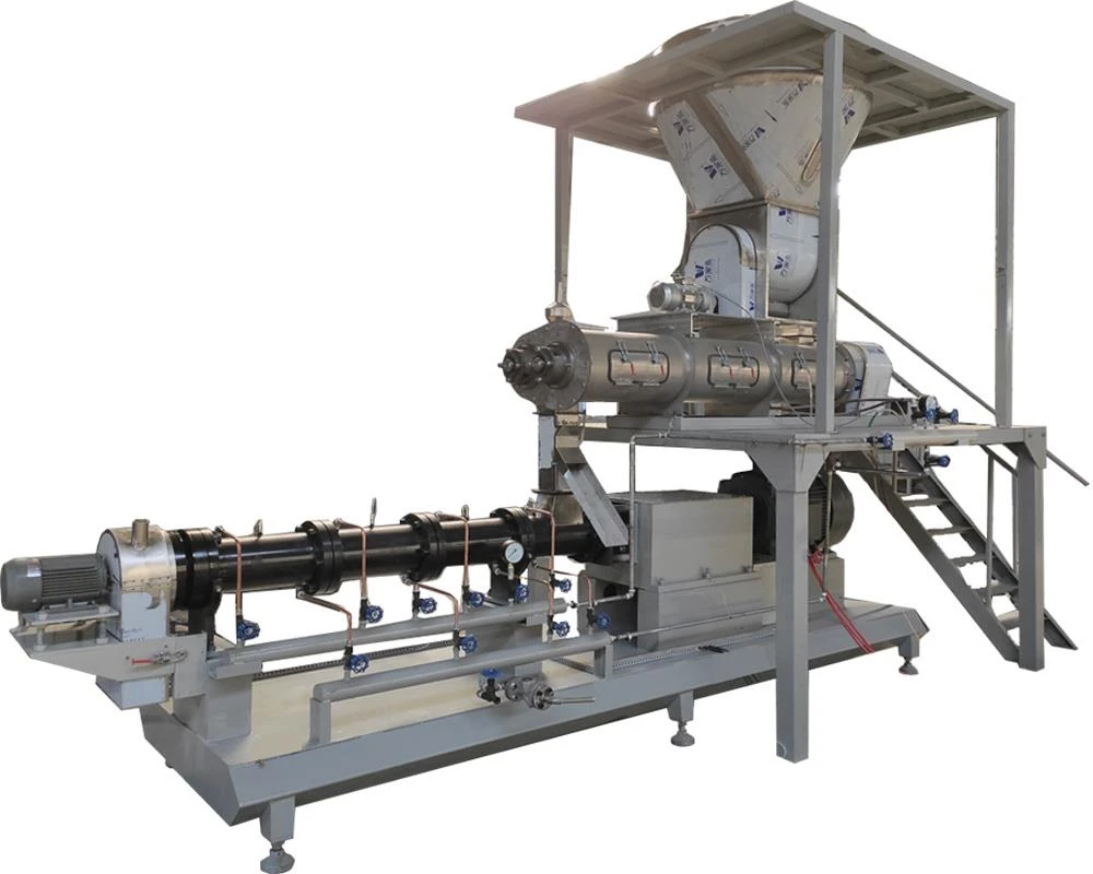 Lokale grondstof voor visvoermachine in Nigeria